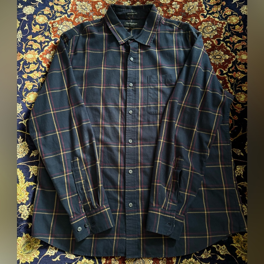 Banana Republic men’s navy button down shirt XL